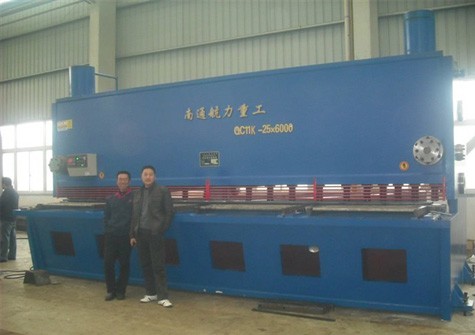 QC11K-25X6000數(shù)控剪板機